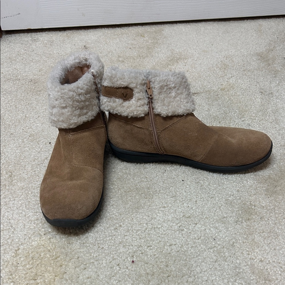 Women's Tan Suede Vionic Ankle Boots with Faux Fur Lining